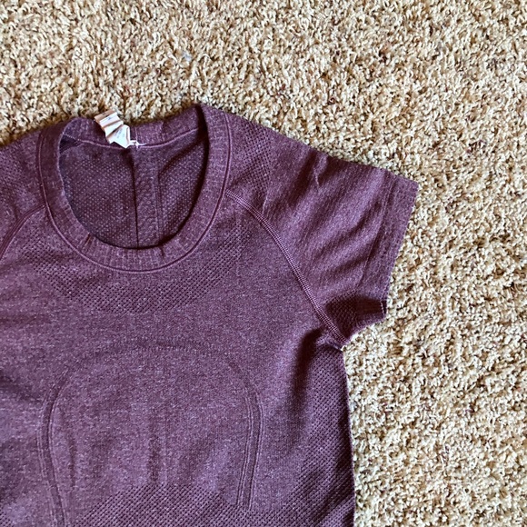 Lululemon Swiftly Tech Short Sleeve Crew Top Heathered Bordeaux Drama Size 2 - Picture 14 of 15